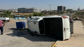 Kontrolden çıkan kamyonet takla attı