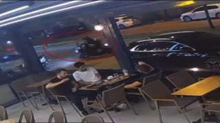 Kontrolden çıkan motosikletin kadın sürücüsü savruldu