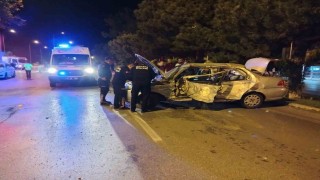 Kontrolden çıkan otomobil ağaçlara çarparak durabildi, genç sürücü yaralandı