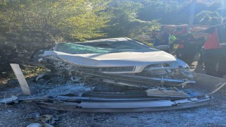 Kontrolden çıkan otomobil duvara çarptı: 2 yaralı