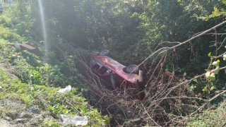 Kontrolden çıkan otomobil şarampole devrildi: 3ü çocuk, 5 yaralı