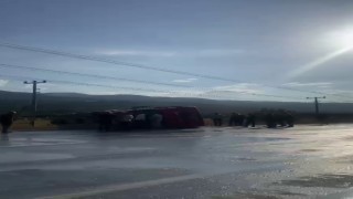 Kontrolden çıkan süt tankeri yan yattı: 3 yaralı