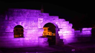 Konuralp Antik Kent Halk Sağlığı Haftasında mor ışıklandırıldı