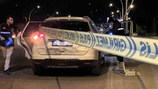 Konyada bulunduğu aracın önü kesilerek silahlı saldırıya uğrayan kişi ağır yaralandı