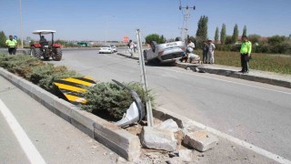 Konyada devrilen otomobilin sürücüsü yaralandı