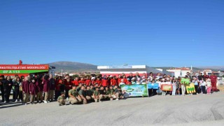 Korkutelide öğrenciler yeşil vatan için fidan dikti