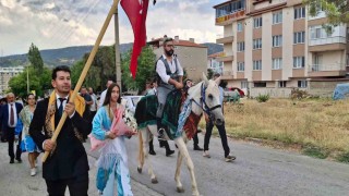 Körüklü çizme giren damat, üç etekli gelinini atıyla aldı