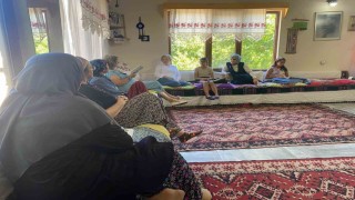 Köy kadınlarından kitap okuma etkinliği