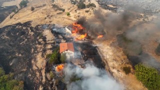 Köye sıçrayan orman yangını havadan görüntülendi