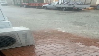 Kozcağızda sağanak yağış yolları göle çevirdi