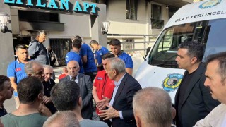 Küçükçekmece Kaymakamı ve Belediye Başkanı yangın yerinde inceleme yaptı, ölen vatandaş için başsağlığı diledi