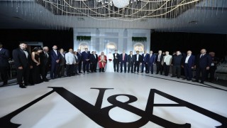 Kulular ailesinin mutlu günü