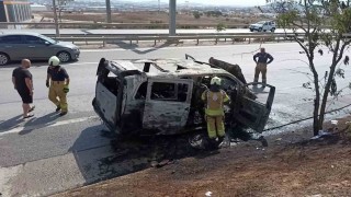 Kurtköyde hafif ticari araç alev alev yandı