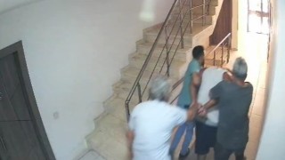 Kuşadasında 55 yıl hapis cezası bulunan dolandırıcı kıskıvrak yakalandı