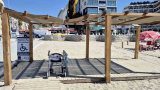 Kuşadasında engelli bireyleri güneşten koruyan gölgeliklere zarar verildi