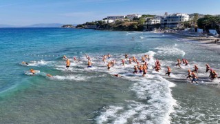 Kuşadasında kulaçlar otizmli çocuklar için atıldı