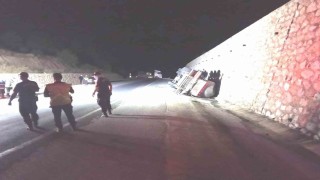 Kütahyada asit yüklü tanker devrildi: 1 yaralı