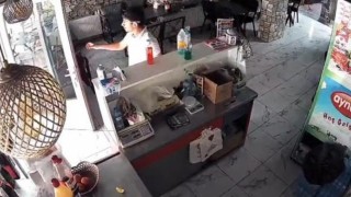 Kütahyada deprem anı kameraya yansıdı