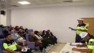 Kütahyada jandarmadan 71 okul servis şoförü ve rehber personele eğitim