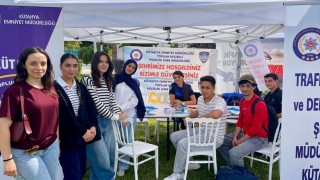 Kütahyada üniversite öğrencilerine bilgilendirme standı