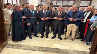 Kutsal emanetler İzmirde ziyarete açıldı