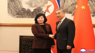 Kuzey Kore Dışişleri Bakanı Choe, Çinli mevkidaşı Wang Yi ile bir araya geldi