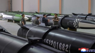 Kuzey Kore lideri Kim Jong-Un, yeni füze fabrikasını denetledi