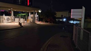 Leventte özel banka güvenlik görevlisi 2 arkadaşını kazayla vurdu: 2 yaralı