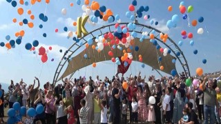 Lösemiyi yenen Kağan için gökyüzüne yüzlerce balon bıraktılar