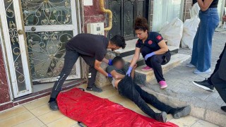 Madde bağımlısı kaldırıma yığılıp kaldı