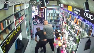 Maket bıçağıyla telefoncuya giren şahıs etkisiz hale getirildi