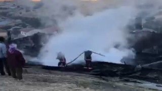 Malatyada çıkan yangında 3 ev kullanılamaz hale geldi
