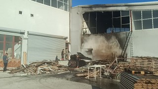 Malatyada mobilya imalathanesinde korkutan yangın