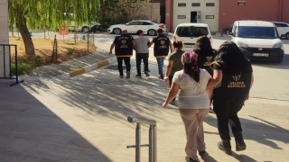 Manisada 3 firari şahıs aynı evde yakalandı