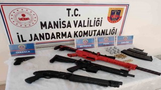 Manisada eğlence mekanlarından tabanca ve tüfek çıktı