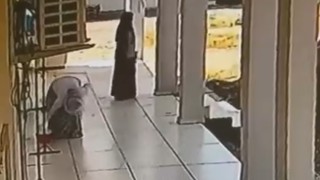 Mardinde 3 kadının hırsızlık girişimi kameraya yansıdı