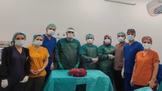 Mardinde 6 kiloluk böbrek, ameliyatla alındı