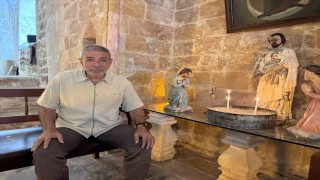 Mardinde süryani aile, kiliseyi müslüman aile dostlarına emanet ediyor