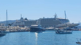 Marmaris Limanına iki kruvaziyer gemi demir attı