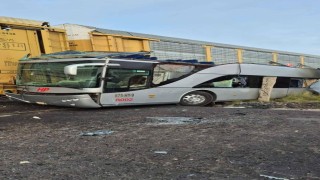 Meksikada tren yolcu otobüsüne çarptı:  8 ölü, 45 yaralı