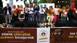 Menemen Belediyesi Uluslarası Çömlek Festivaline muhteşem final