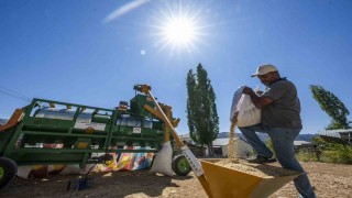 Mersin Büyükşehir Belediyesinden üreticiye ‘Tohum Eleme Makinesi desteği