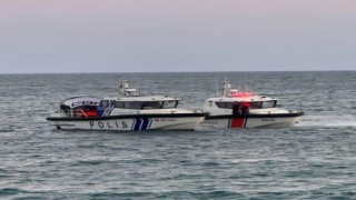 Mersinde iki ayrı paraşüt kazası: Biri direğe takıldı, diğeri denize düştü