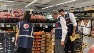 Mersinde marketler denetleniyor
