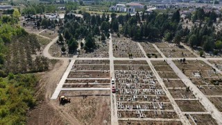 Mezarlıklarda düzenleme çalışmaları başladı