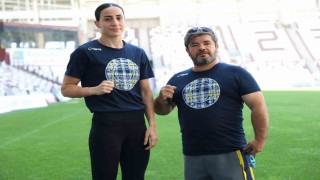 Milli boksör Gizem Özer, dudağındaki uçuktan dolayı elendi