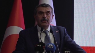 Milli Eğitim Bakanı Tekin, eğitime katkı sağlayan hayırseverlere plaket takdim etti