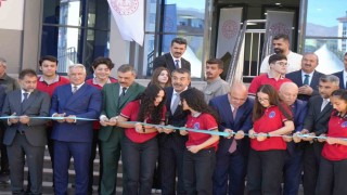 Milli Eğitim Bakanı Yusuf Tekin, Erzurumda okul açılışını okulun öğrencileriyle birlikte yaptı