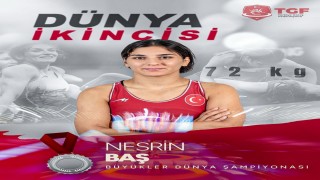Milli güreşçi Esrin Baş, dünya ikincisi