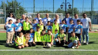 Minik sporculardan dostluk rüzgarı